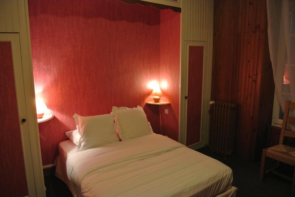 Hotel Le Central Boussac  Room photo